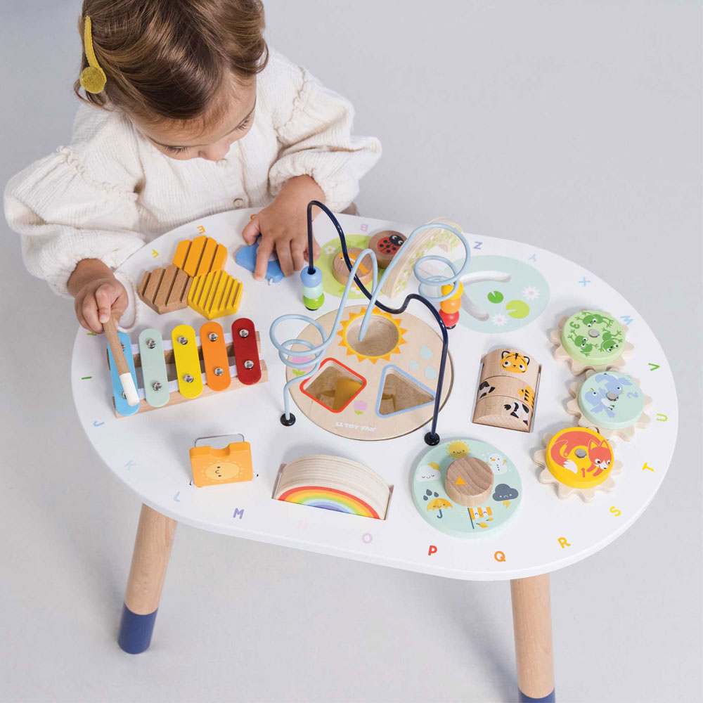 stolik edukacyjny dla rocznego dziecka