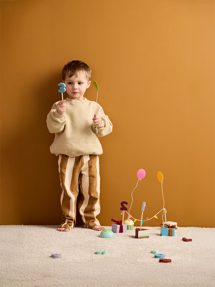 drewniane dekoracje urodzinowe