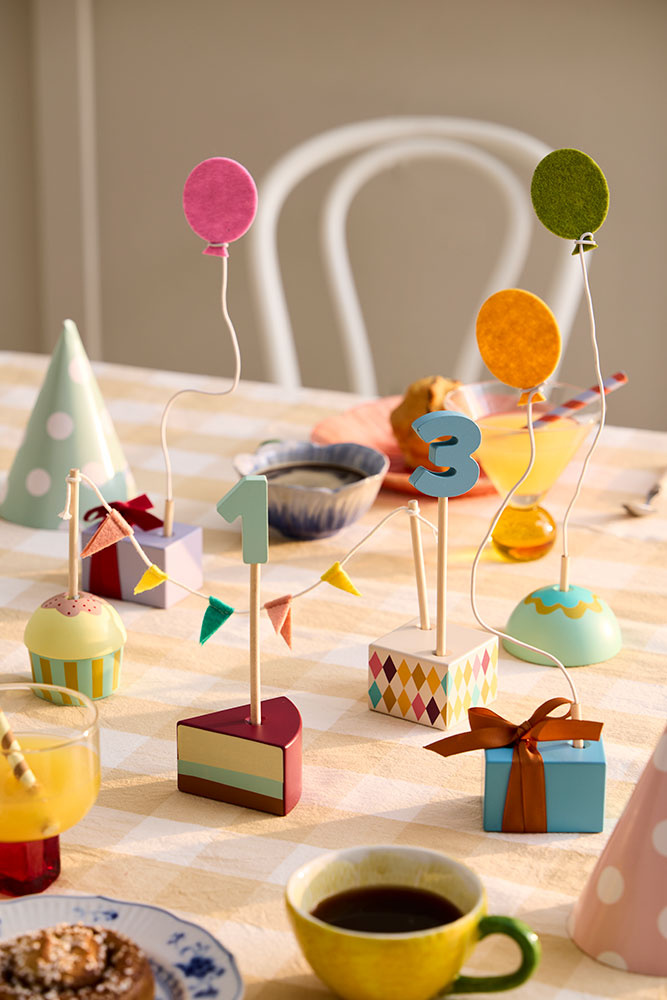 drewniane dekoracje urodzinowe