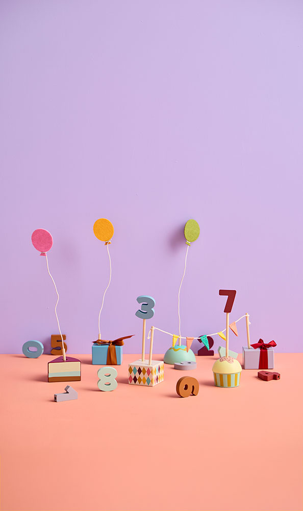 drewniane dekoracje urodzinowe