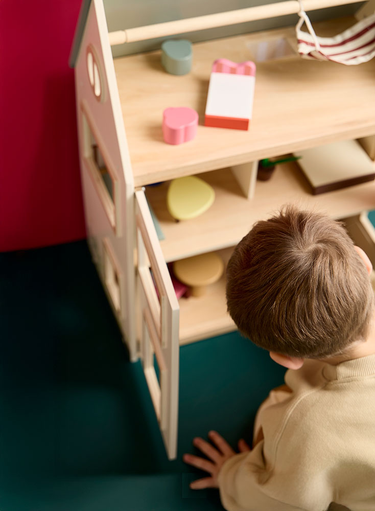 Beżowy domek dla lalek kids concept